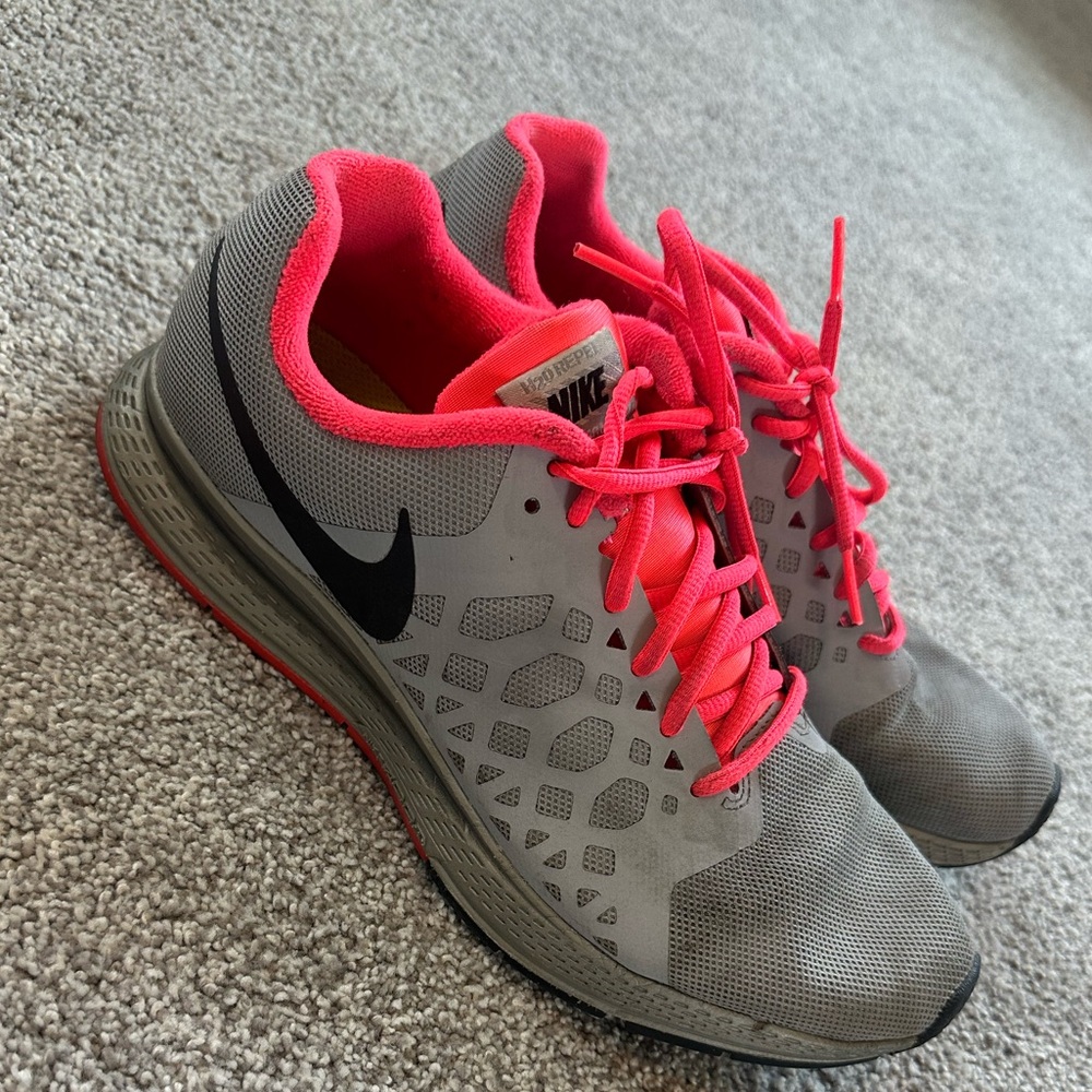 Nike Gray Sneakers with Pink Highlights
